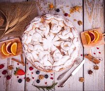 Сдобный пирог с творогом и изюмом