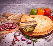 Пирог с говядиной и помидором