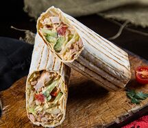 С телятиной и чесночным соусом 