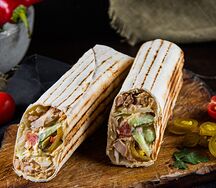 С фалафелем и йогуртовым соусом 