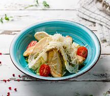 Салат Цезарь с курицей
