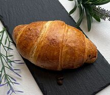 Круассан с карамелью