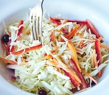 Салат капустный с индейкой