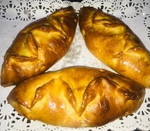 Пирожок с зеленым луком и яйцом