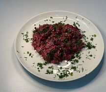 Салат свекольный в сметанном соусе