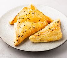 Слоеный треугольник с мясом