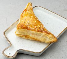 Слоеный треугольник с сыром