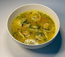 Куриные пельмени в курином бульоне