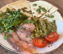 Гуакамоле с лососем