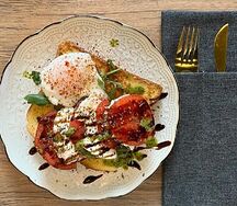 Бенедиктович с авокадо