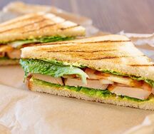 Клаб-сэндвич с лососем