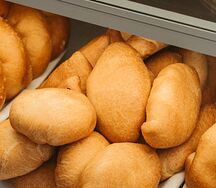 Пирожок с рисом и яйцом