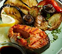 Запеченная форель с овощами
