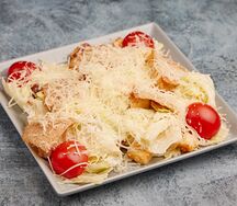 Салат Цезарь с курицей