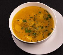 Пельмени в бульоне