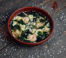 Суп с яйцом и креветками