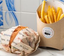 Скинни бургер и картофель фри