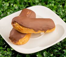 Эклер шоколадный 