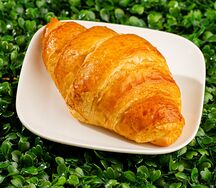 Круассан с малиной 