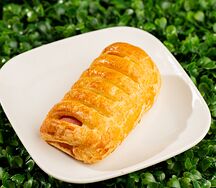 Слойка с сосиской 