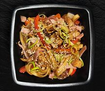 Вок мясной с лапшой