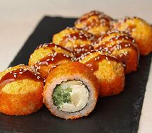 Запеченный ролл с кальмаром