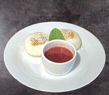 Сырники с клубничным соусом