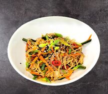 Яичная лапша с овощами