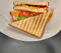 Сэндвич с копченой грудкой