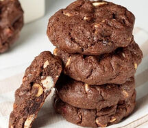 Печенье Cookievruki шоколадное с фундуком, молочным и белым шоколадом