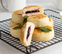 Сырники домашние с вишневой начинкой