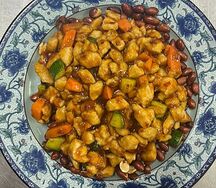 Острые кусочки курицы с арахисом