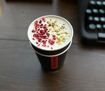 Латте Малина-фисташка