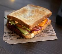 Сэндвич с ветчиной из индейки