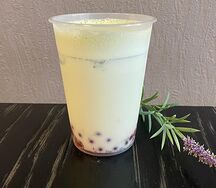 Клубничный айс-матча с джус-боллами