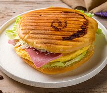 Сэндвич-панини с ветчиной