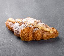 Круассан с миндалём
