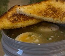 Куриный бульон с лапшой 