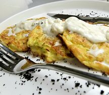 Оладьи из цукини со страчателлой 