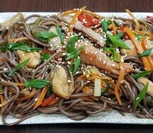 Гречневая лапша соба с морепродуктами