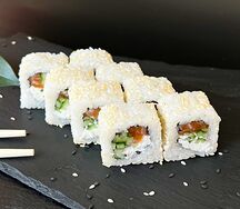 Ролл Сёмга в кунжуте