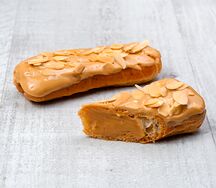 Эклер карамельный