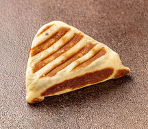 Грилата с брынзой и зеленью