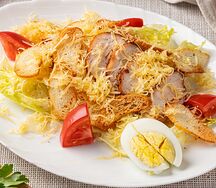 Салат Цезарь с курицей