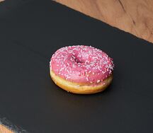 Донат Ягодный