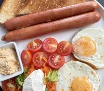 Английский завтрак с сосисками 