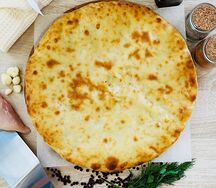 Осетинский пирог с курицей и сыром