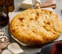 Осетинский пирог с курицей, сыром и грибами
