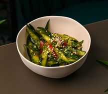 Салат из битых огурцов в кунжутном масле 