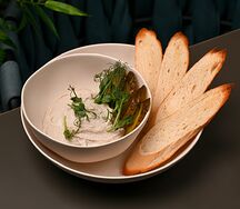 Форшмак из олюторской сельди с гренками